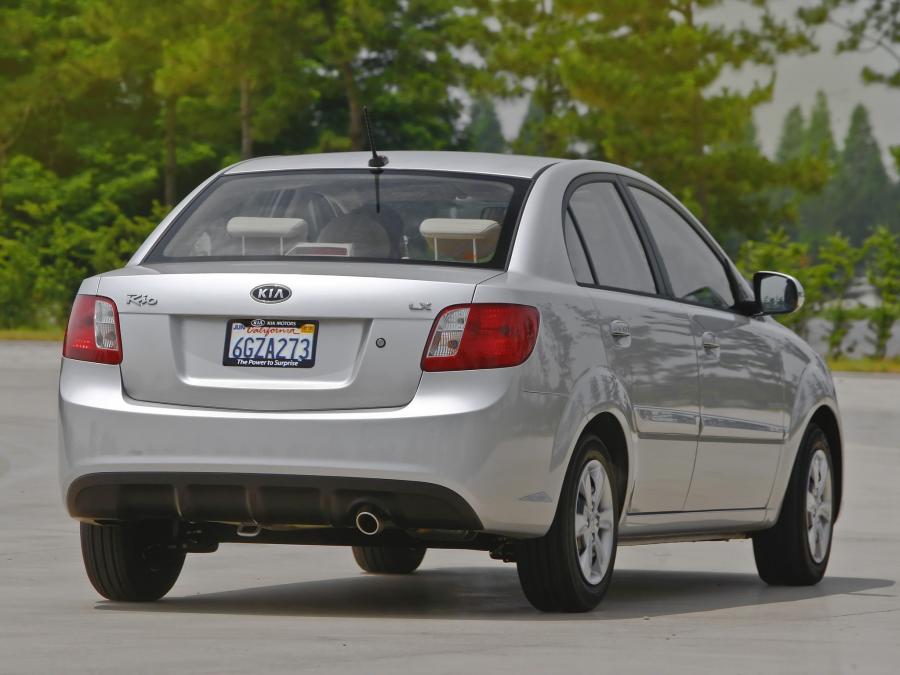  Kia Rio Sedan 2009 года  (US) (фото 4 из 5)